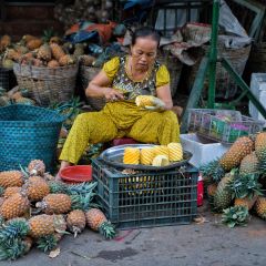 pineapple vendor